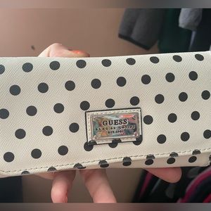 Guess wallet. New no tags.